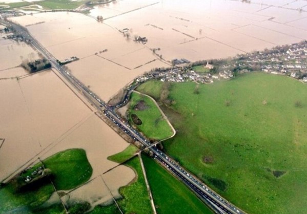 Τεράστιες καταστροφές στη βορειοδυτική Αγγλία από τις πλημμύρες.